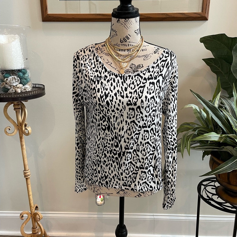 Olivia Rae NWOT Large black white animal print top. Nice fit, very cute 🥰